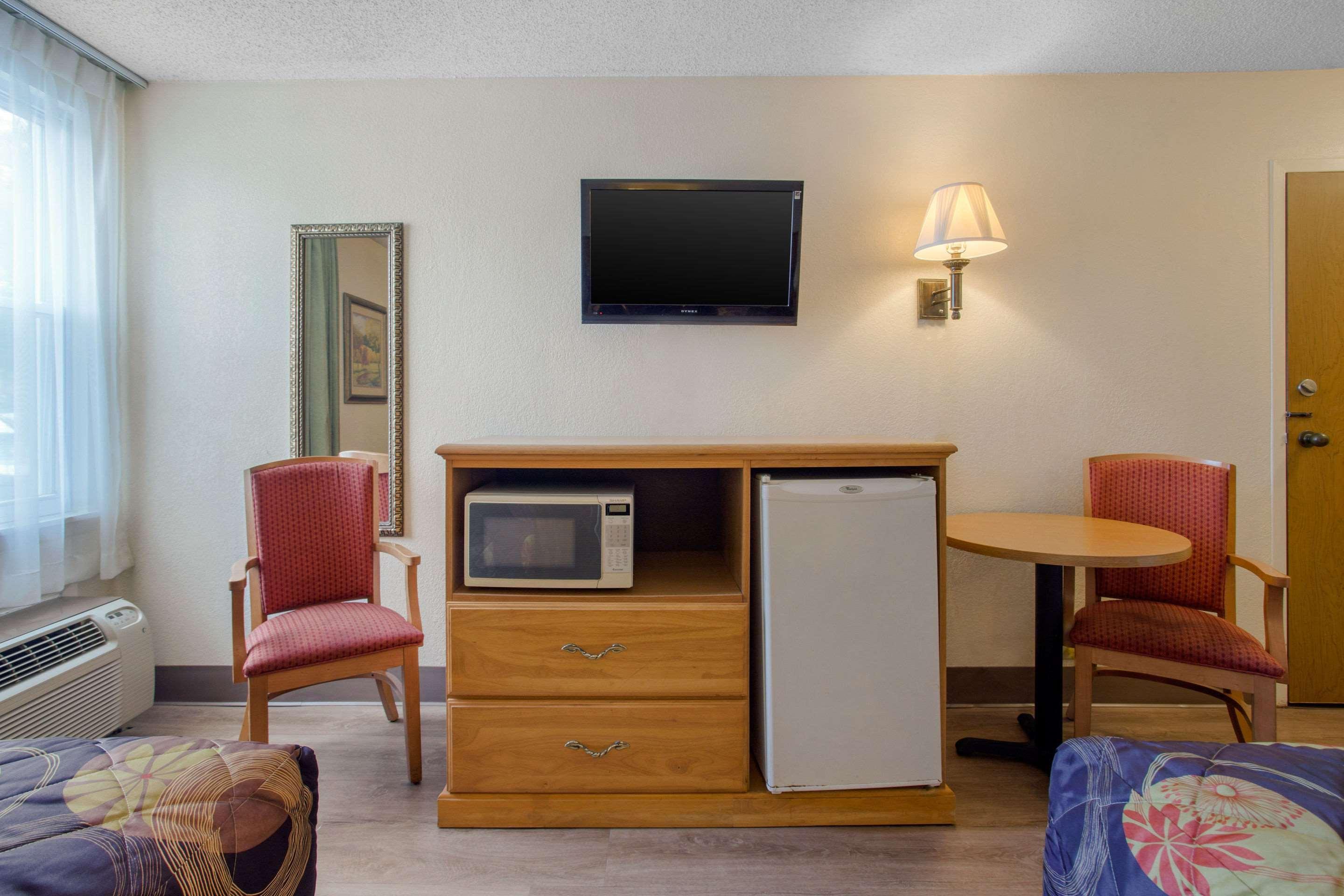 Rodeway Inn Эшвилл Экстерьер фото
