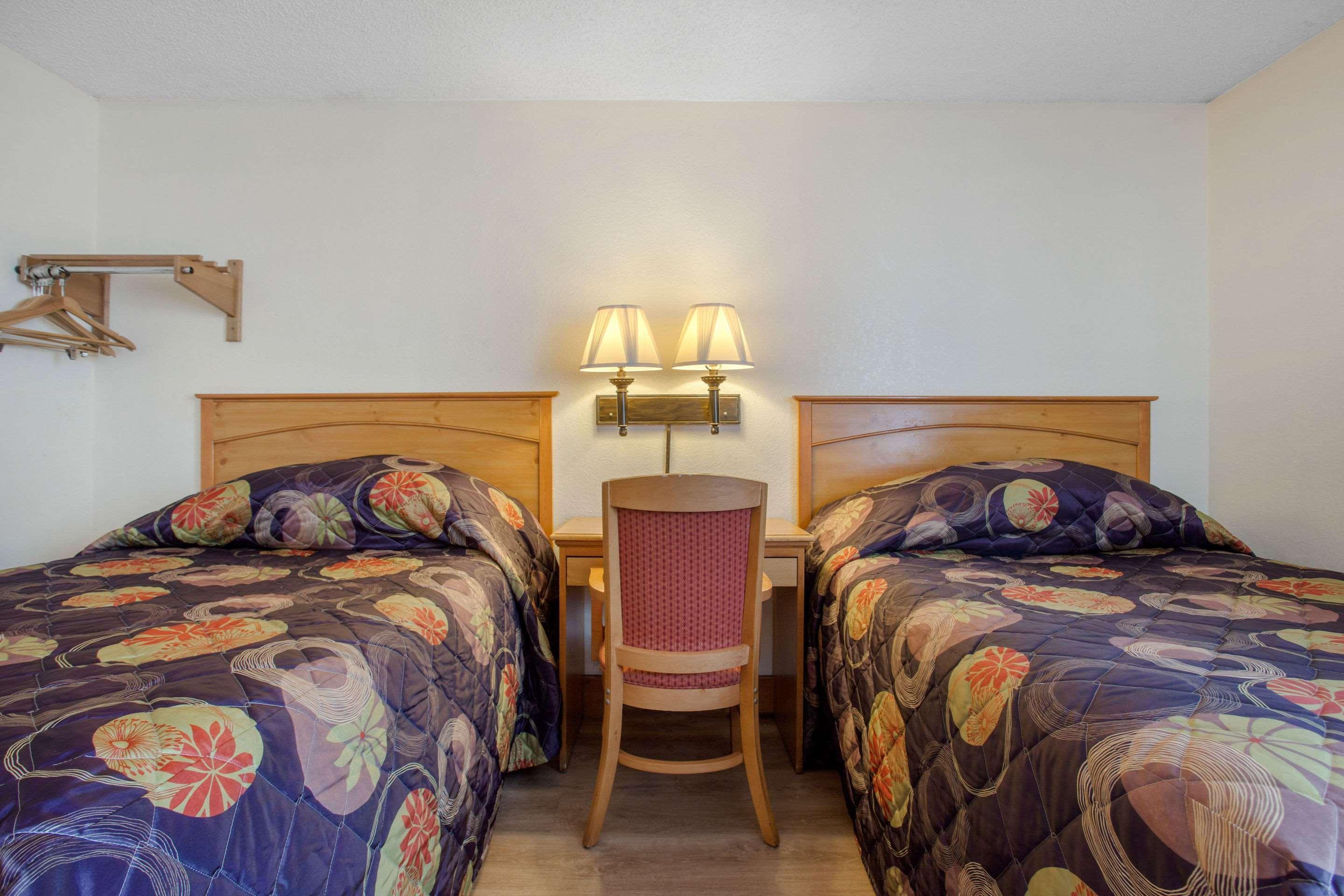Rodeway Inn Эшвилл Экстерьер фото