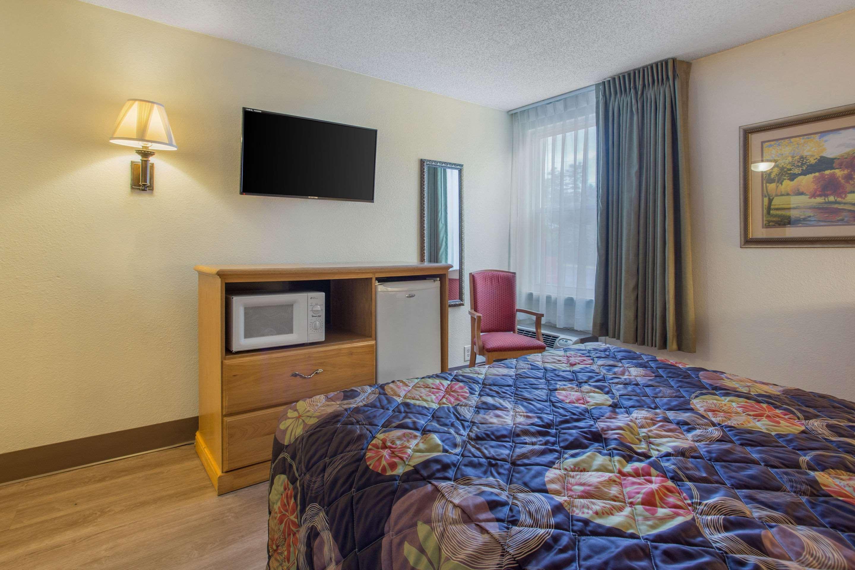 Rodeway Inn Эшвилл Экстерьер фото